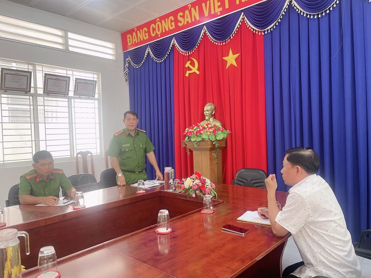 tiếp đoàn công an