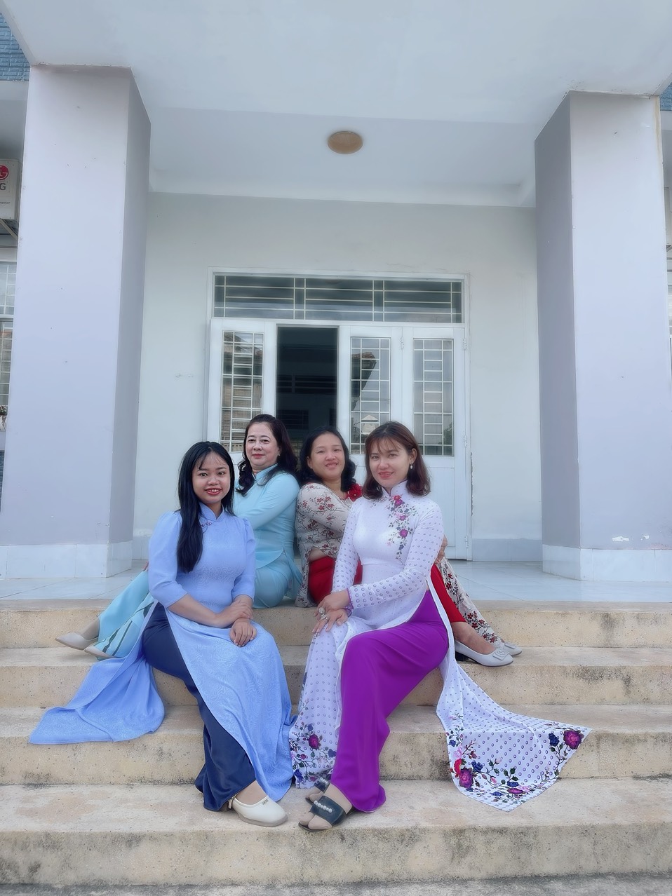 TUAN LE AO DAI