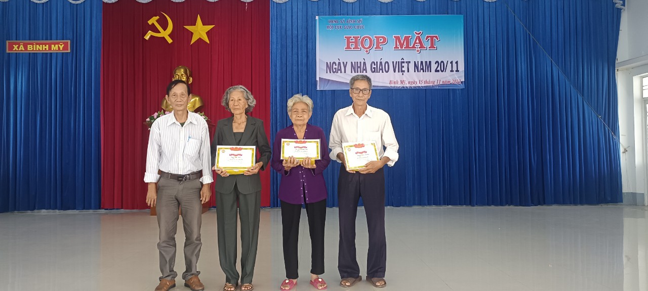 cựu giáo chức