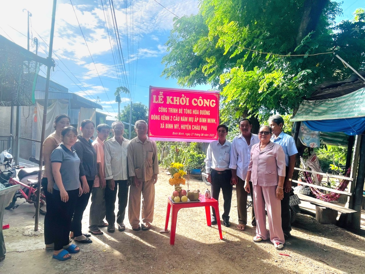 Hình ảnh Lễ khởi công đường dân sinh ở ấp Bình Minh