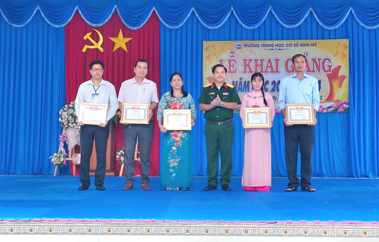 Hình ảnh khai giảng năm học mới