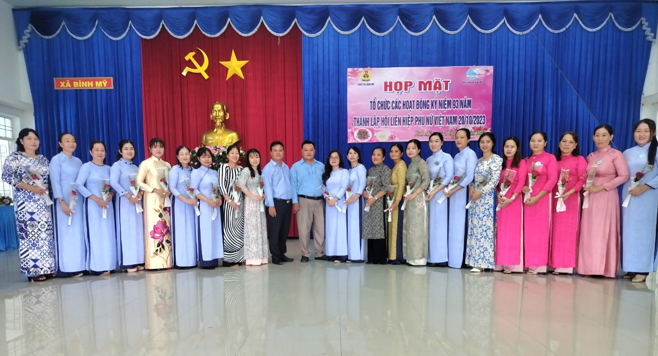 Tổ chức họp mặt 20-10
