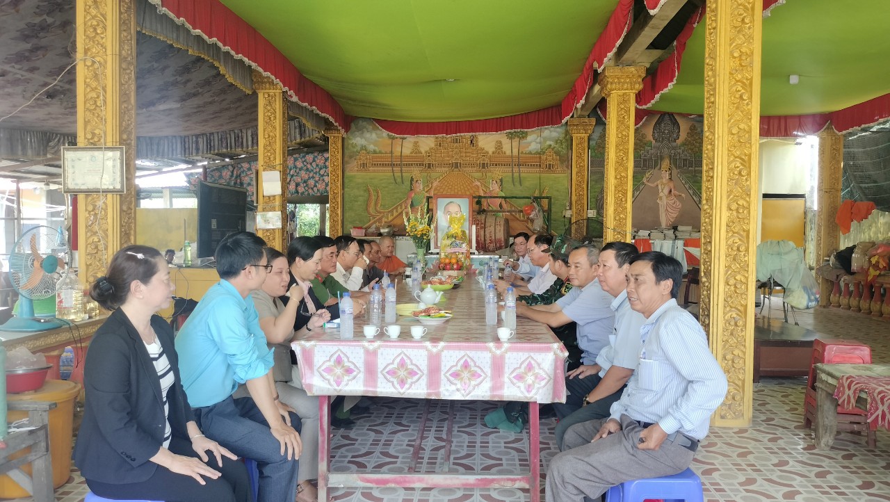 tiếp đoàn huyện ủy