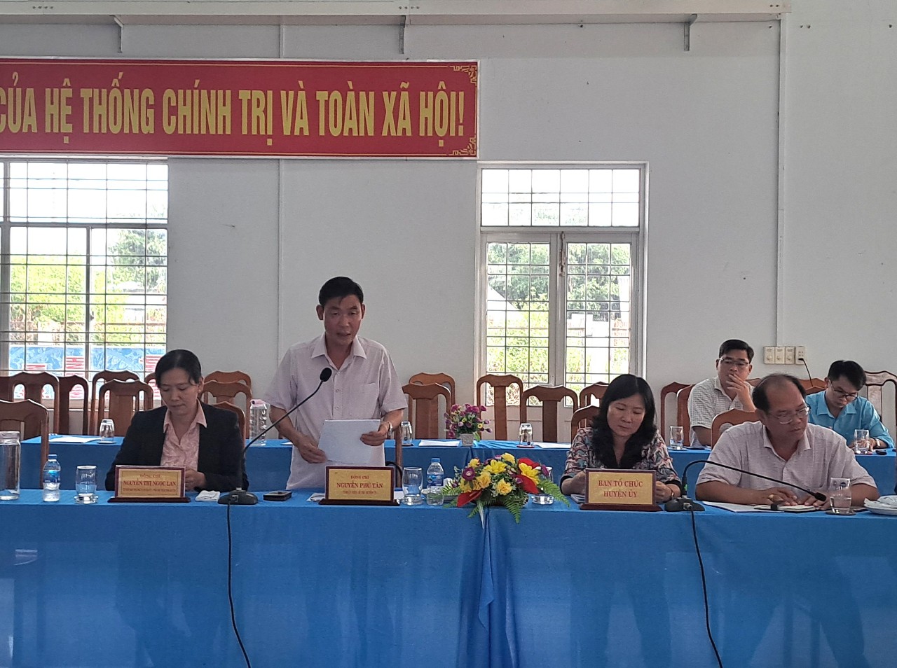 tiếp đoàn huyệ ủy
