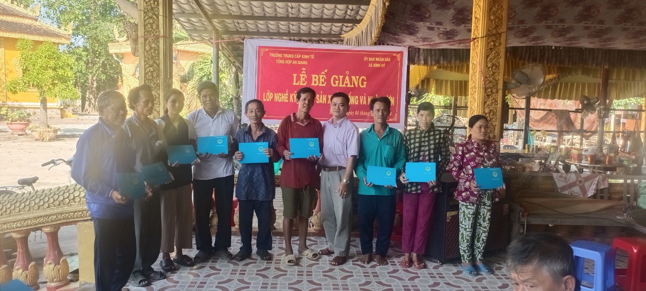 bế giảng lớp nghề