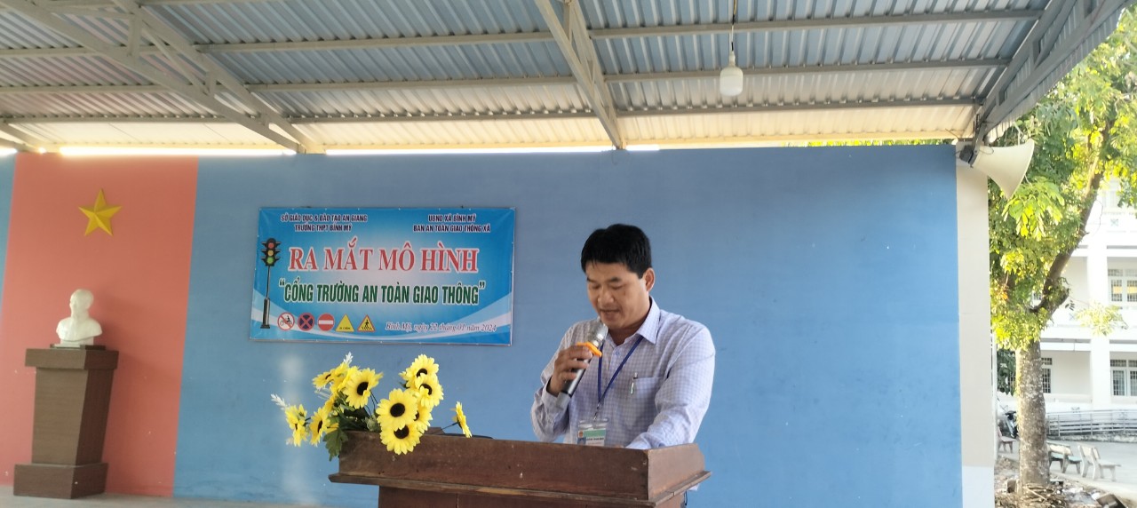 Cổng trường ATGT