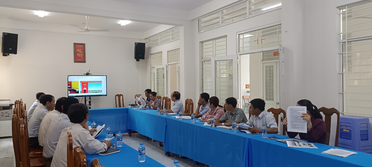 TRIỂN KHAI CỜ ĐẢNG