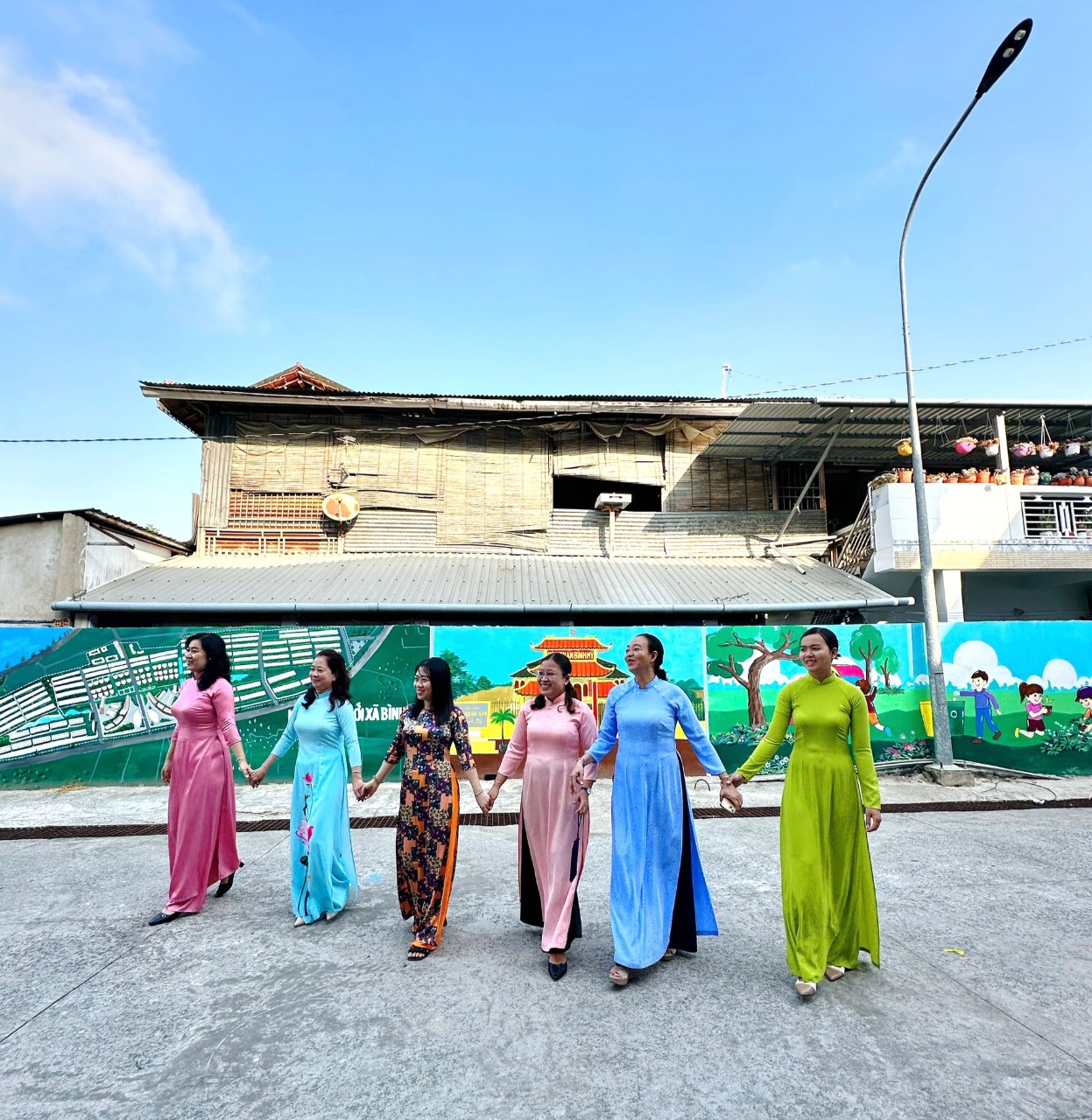 TUAN LE AO DAI